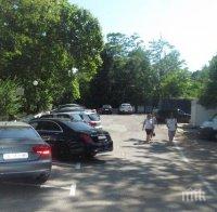 Екшън на къмпинг Черноморец: Камион и частни гардове спряха достъпа до плажа