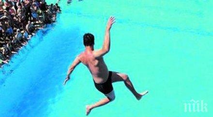 двама души опасност живота балконинг морето