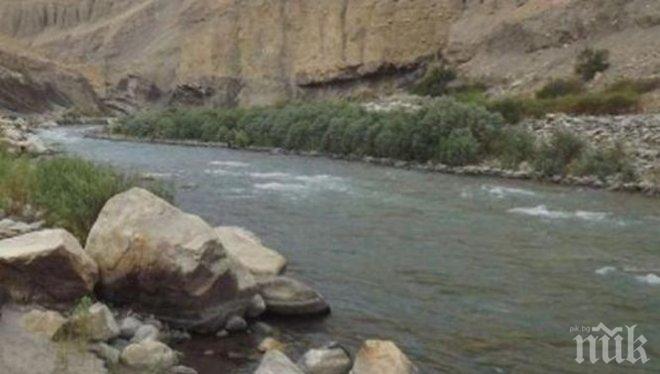 ШОК! Струма потече тъмнокафява, рибарите в потрес - не помнят такова нещо 