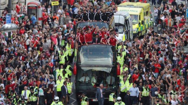 Посрещнаха Уелс като световни шампиони! (ВИДЕО)