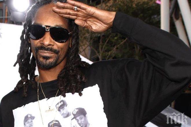 Рапърите Снуп Дог и Играта поведоха мирна демонстрация пред полицията в Лос Анджелис 