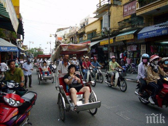 Виетнамски мегаполис спира личния транспорт в центъра