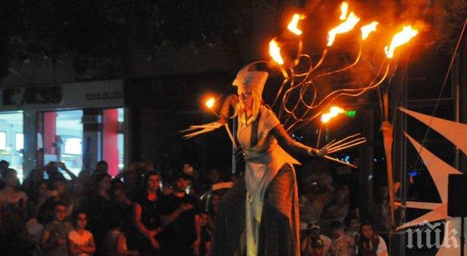 Арт инсталация грейва на плажа в Бургас