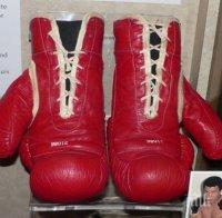 Боксьорските ръкавици на Мохамед Али чакат купувач за минимум милион евро