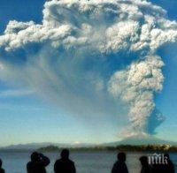 Мощен стълб от пепел избухна от вулкан на Камчатка