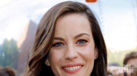 две момчета лив тайлър роди момиченце