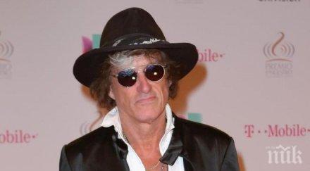 китаристът аеросмит джо пери колабира време концерт