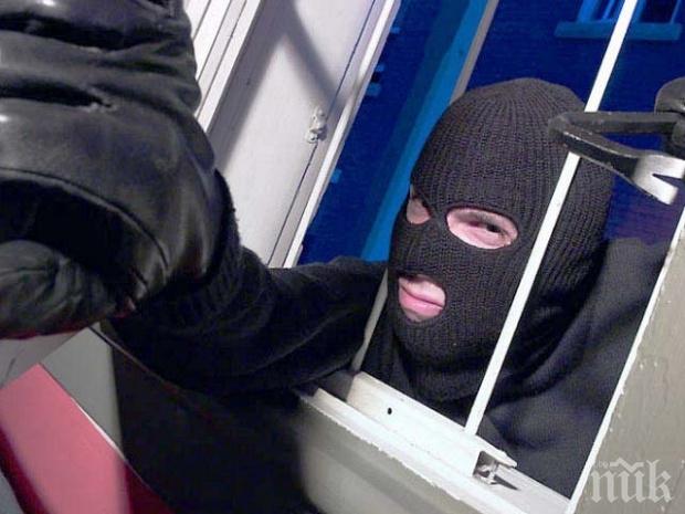 Удариха софийска бригада, разбивала апартаменти в бургаски квартал