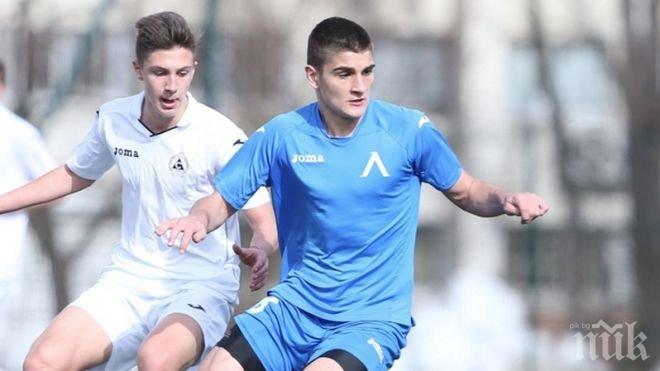 Юноши на Левски дебютираха за Шефилд Уензди