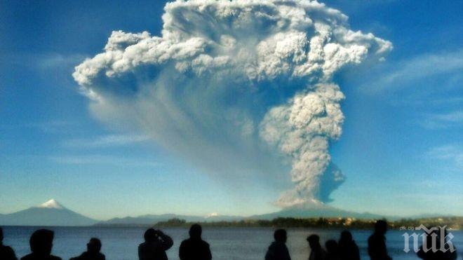 Мощен стълб от пепел избухна от вулкан на Камчатка