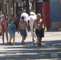 Нов дрескод в Бургас: Без бански и шорти в центъра