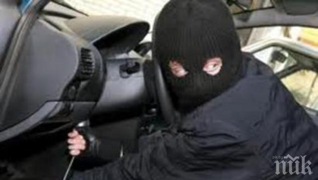 Заковаха братя при опит да задигнат лада