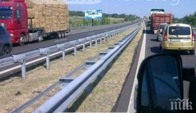 Вижте ВИДЕО от зверските катастрофи на магистрала Тракия днес! (СНИМКИ)