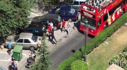 цирк шофьор туристически автобус заряза туристите тръгна бие колеги солун