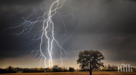 мълния остави семейство болно момиченце без покрив