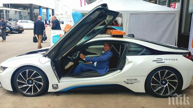 Сос и спагети върху БМВ арт кола от Кателан