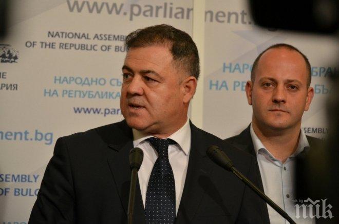 ПЪРВО В ПИК! Николай Ненчев бесен на медиите, не знаел да му се готви оставката 