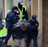 Закопчаха двама българи с близо 2 млн.евро в Испания