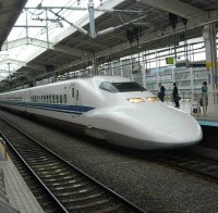 В Япония дерайлира високоскоростен влак 