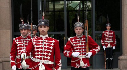 мощно освиркват гвардейците президента