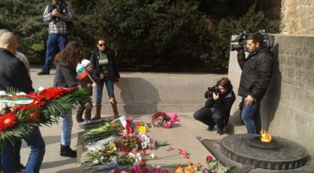 протестиращите поклониха васил левски снимки