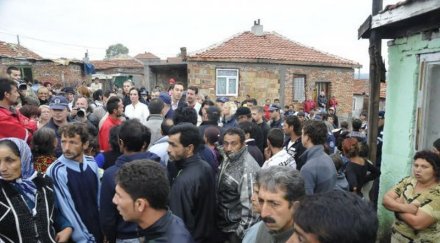 роми петрич плашат гражданска война съборили бараките