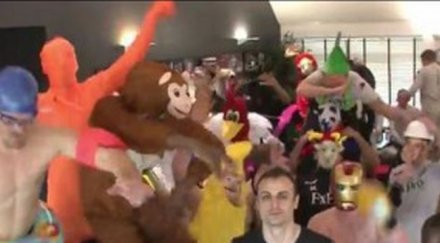 бербо манолев изригнаха танц harlem shake видео