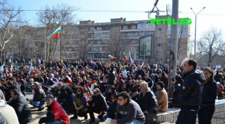 хиляди варненци колене васил левски снимки