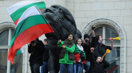 протестиращите отстъпят исканията шансът старите партии