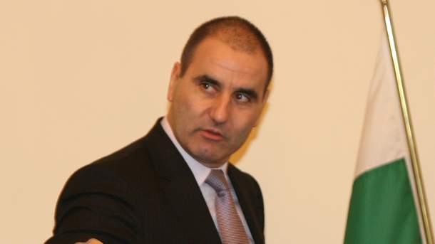 Кръвното на Бойко се оправи, правителството заседава