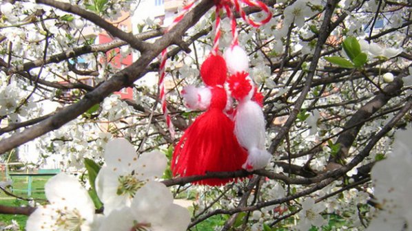 Китайските мартеници изместиха българските