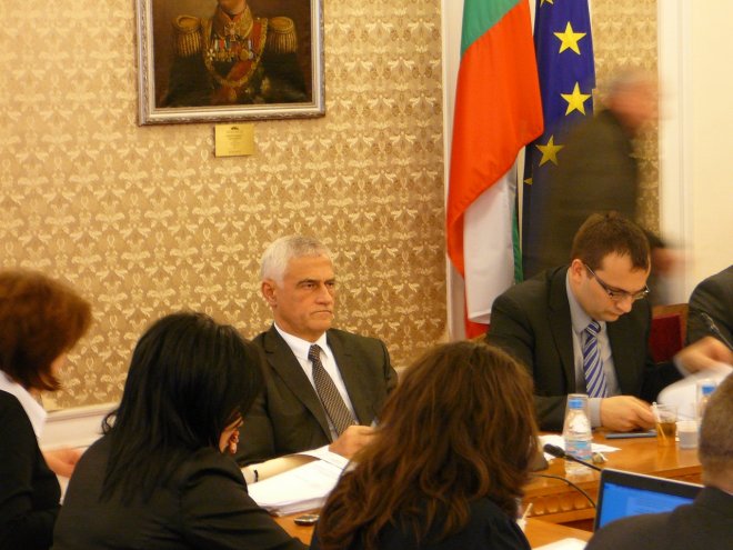 БСП предложи мерки за по-ниска цена на тока, но избяга от дебата