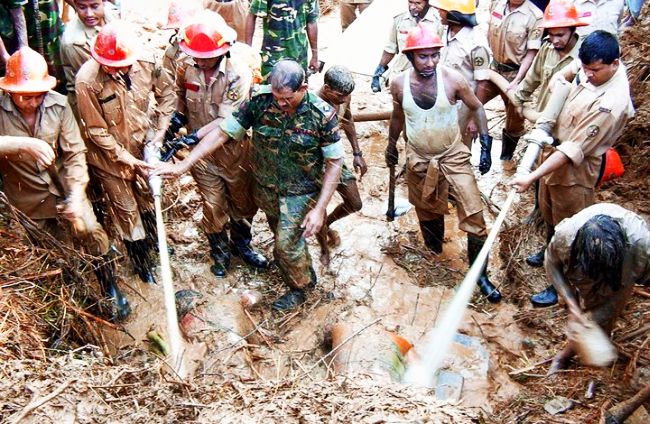 Армията в Бангладеш излезе на улицата