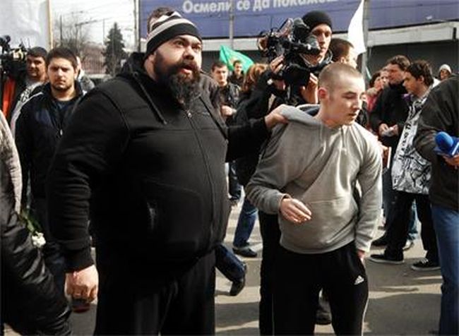 Бащата на убитото с 85 намушквания момче разпозна престъпника на протеста