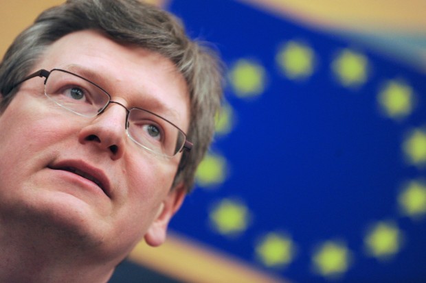 Еврокомисарят по заетостта защити българи и румънци