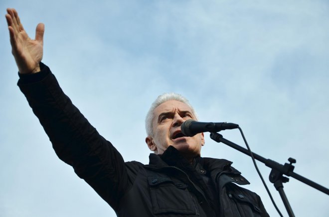 Aтака избира водач в НДК, националисти скандират: Волен премиер!