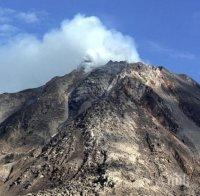 Вулкан изпраща пепел в небето на Камчатка