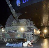 Още от събитията в Турция: Хора се хвърляли под танковете, за да спрат метежниците (СНИМКИ)