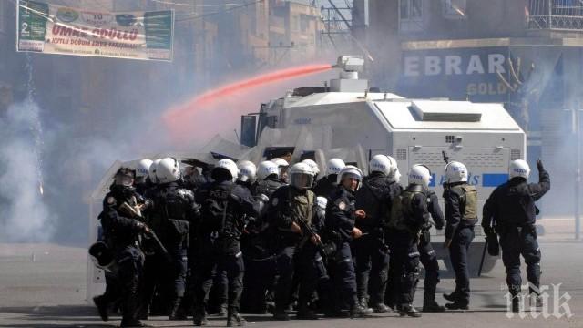 В Турция започна мащабна чистка и в полицията, адвокати отказват защита