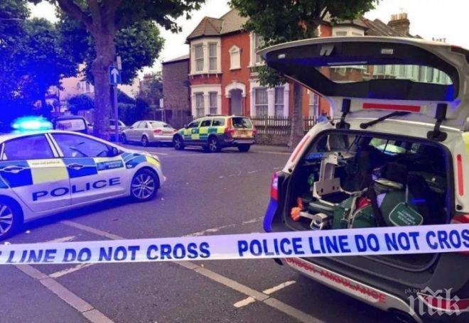 Брутално: Мъж и жена в болница след двойна атака с нож в Източен Лондон
