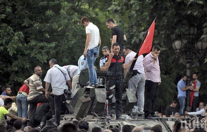 Централата на турското разузнаване е била атакувана от превратаджиите