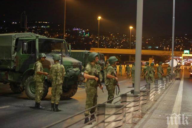 Трима висши турски военни, заловени от метежниците, са освободени