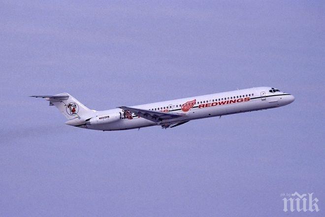 Ад в небето! Двигателят на самолет с 213 пътници отказа във въздуха 