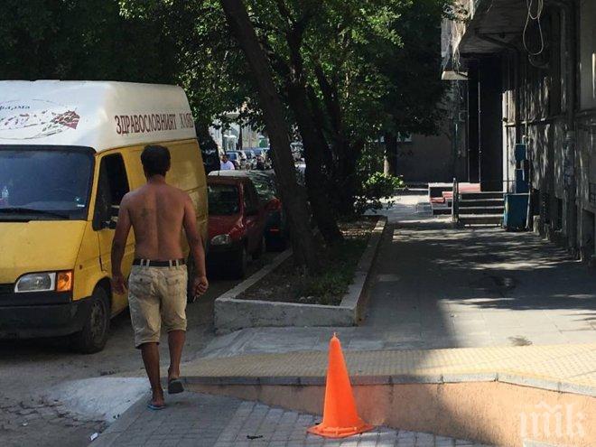 Бургас ще забранява „голите и боси батки“ в центъра