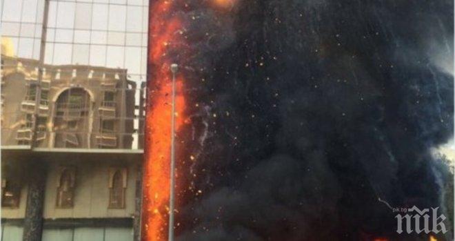 Огнен ад в Мека! Гори луксозен хотел (ВИДЕО)