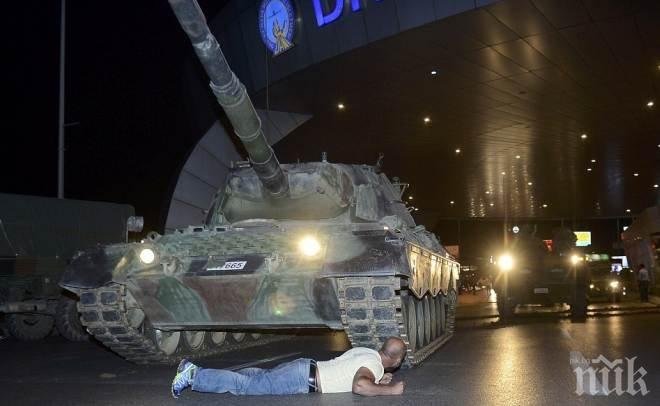 Още от събитията в Турция: Хора се хвърляли под танковете, за да спрат метежниците (СНИМКИ)