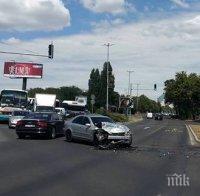 КЛАСИКА! Бързащи БМВ и Мерцедес се нацелиха в Бургас, има сериозно задръстване