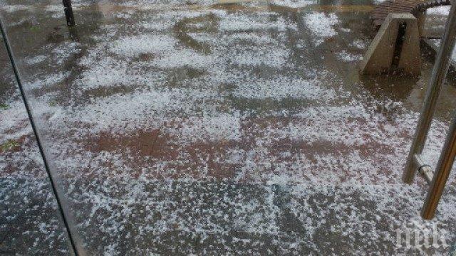 Градушката в Пловдив препълни сервизите с очукани коли