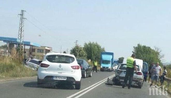 Гастарбайтер катастрофира на пътя Русе-Бяла, линейката идва след час  