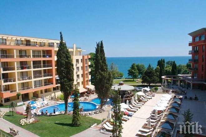 Гмеж по морето! Слагат по двама туристи в легло 